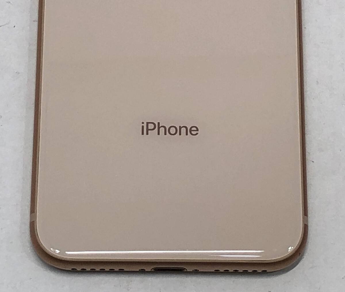■59 Apple iPhone8 アップル アイフォン8 64GB MQ7A2J/A ゴールド docomo スマートフォン【中古】利用：〇 バッテリー最大容量85％の画像3