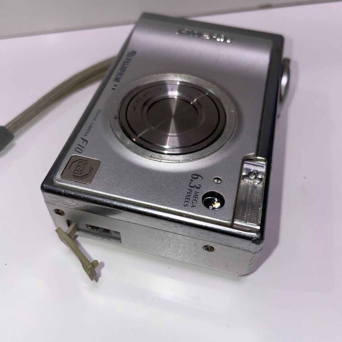 RE419b FUJIFILM フジフィルム Fine pix F10 コンパクトデジカメ ファインピクス 本体 純正バッテリー 充電器なし 作動確認済 中古ジャンクの画像8