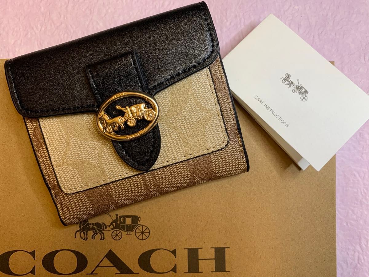 COACH コーチ　折り財布　ベージュ馬車チャーム　新品　アウトレット