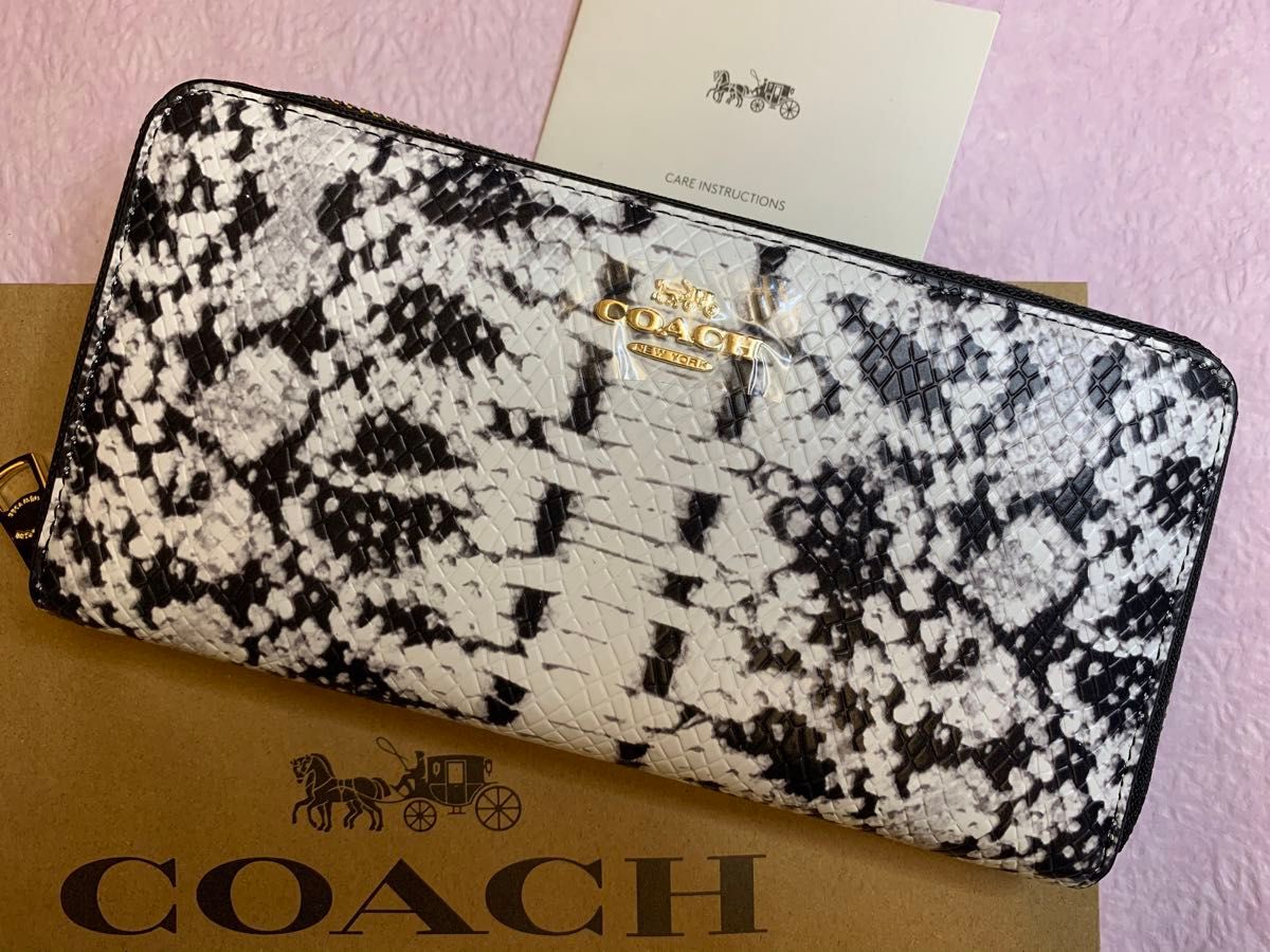 COACH コーチ　長財布　パイソン柄　新品　アウトレット