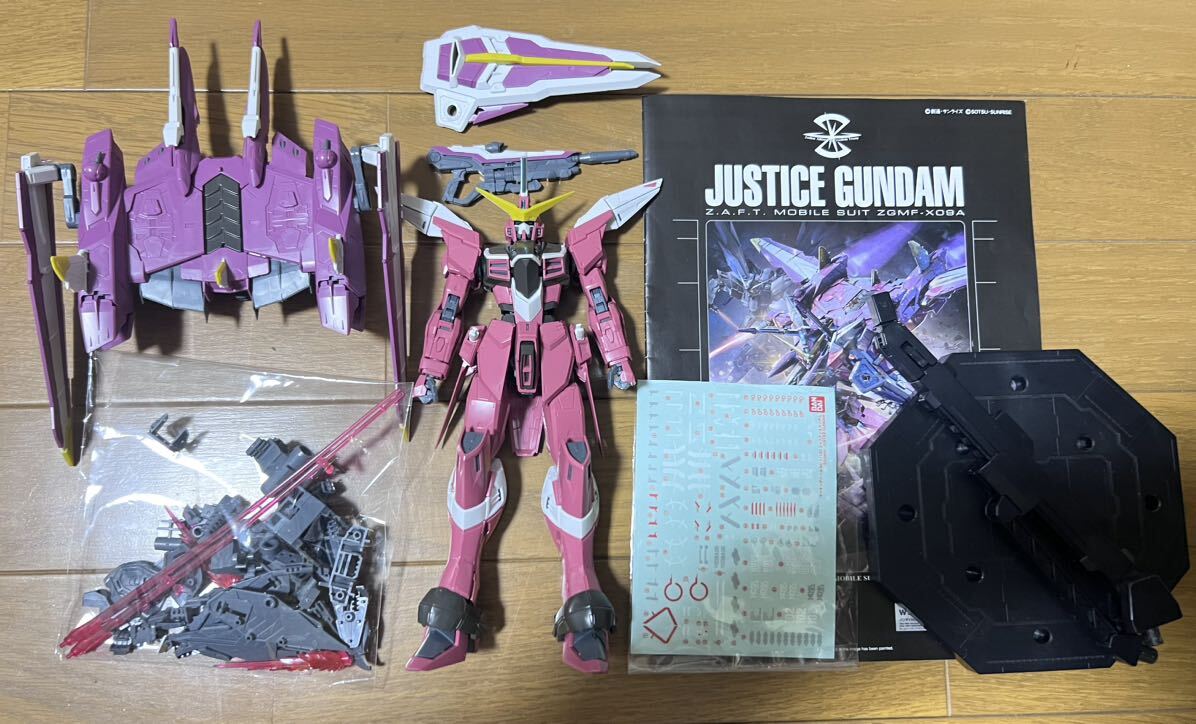 MG 1/100 ジャスティスガンダム ガンプラ 素組み完成品 (機動戦士ガンダムSEED) アスラン・ザラ バンダイ 検(ゲルググメナース ズゴックの画像1