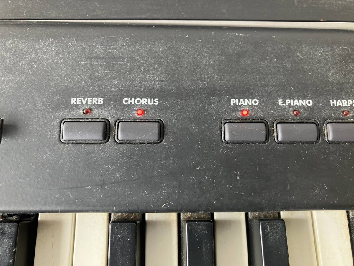 夏斉A44 ジャンク品 KORG コルグ SP-100 デジタルピアノ 譜面台 電源アダプター ヘッドホン 鍵盤破損あり ヘッドホン片方聞こえない 現状品