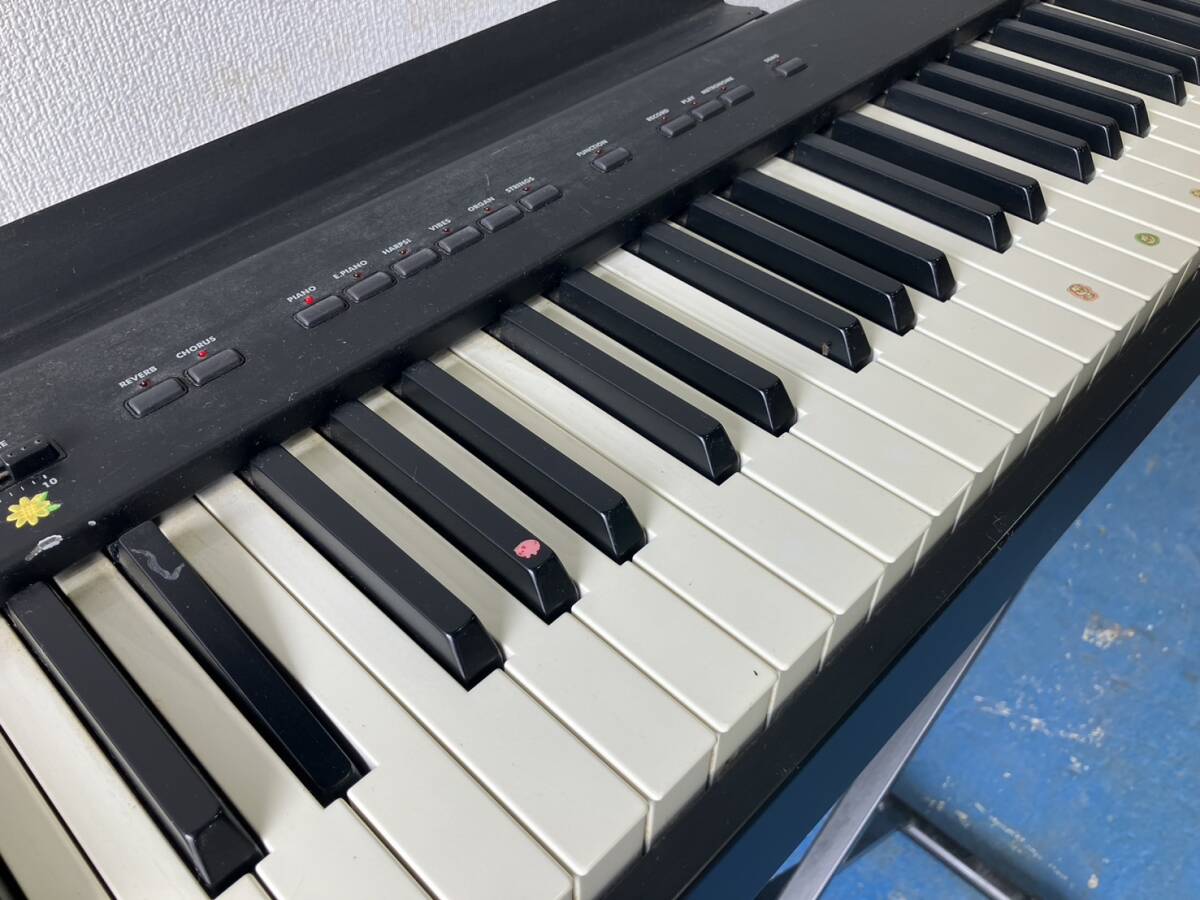 夏斉A44 ジャンク品 KORG コルグ SP-100 デジタルピアノ 譜面台 電源アダプター ヘッドホン 鍵盤破損あり ヘッドホン片方聞こえない 現状品