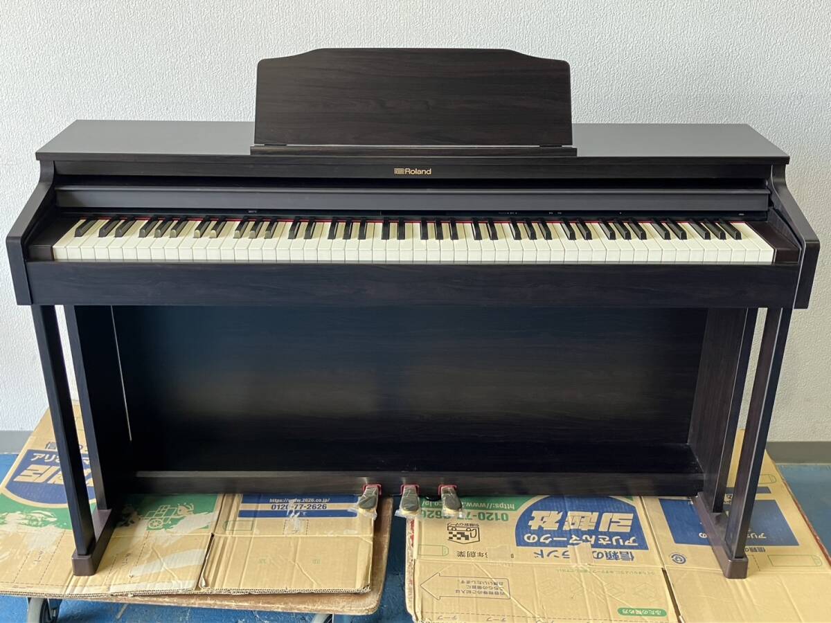 小玄A145 直接引き取り ローランド Roland 電子ピアノ デジタルピアノ HP601-CR 88鍵盤 木製鍵盤 楽器 器材 動作確認済み 現状品 の画像3