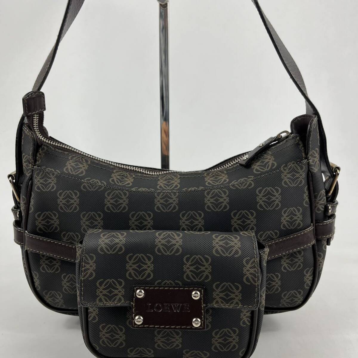 1 jpy ~[ hard-to-find goods ] LOEWE Loewe accessory pouch shoulder bag navy repeat hole g ram leather handbag Brown 