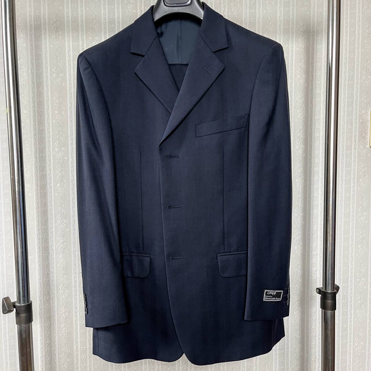 Gritti by Ermenegildo Zegna(エルメネジルド ゼニア)　濃紺シャドーヘリーボーン＋ピンストライプ　サイズ48（L）　ウール100%_画像1