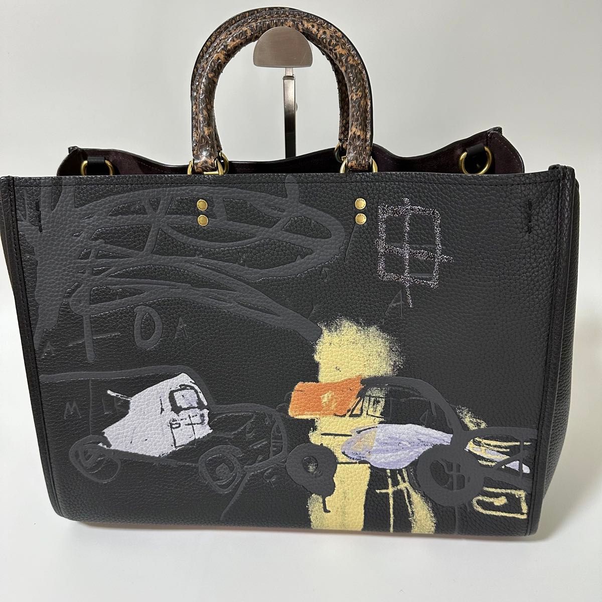 希少】COACH ショルダーバッグ バスキア コラボ ローグ39 A4収納 希少】COACH ショルダーバッグ バスキア コラボ ローグ39 A4収納