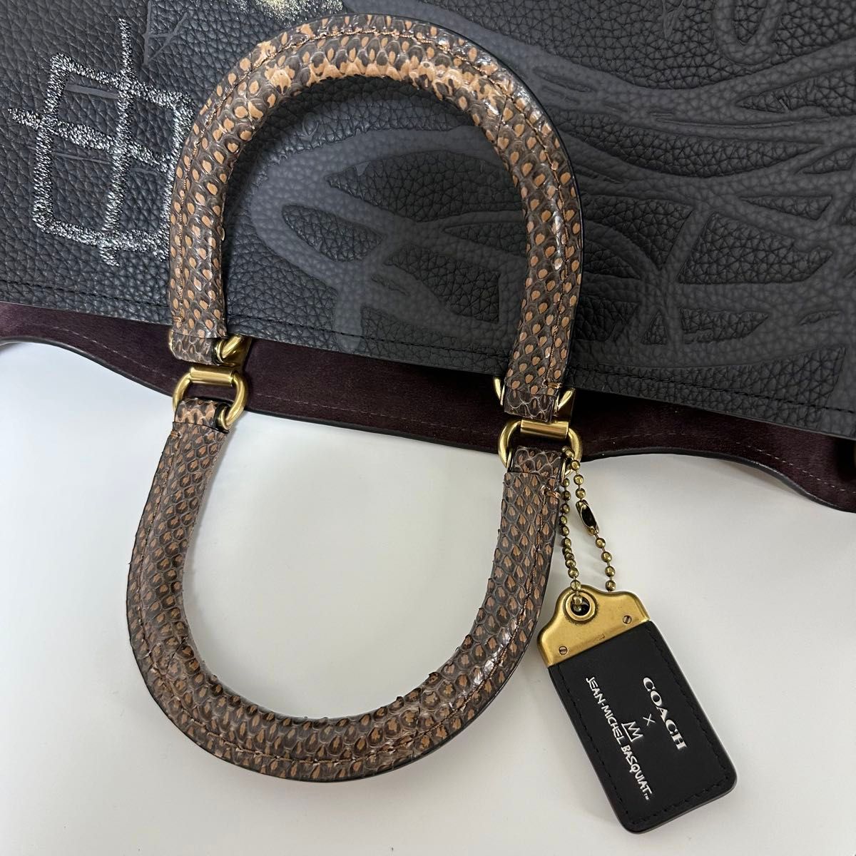 希少】COACH ショルダーバッグ バスキア コラボ ローグ39 A4収納 希少】COACH ショルダーバッグ バスキア コラボ ローグ39 A4収納