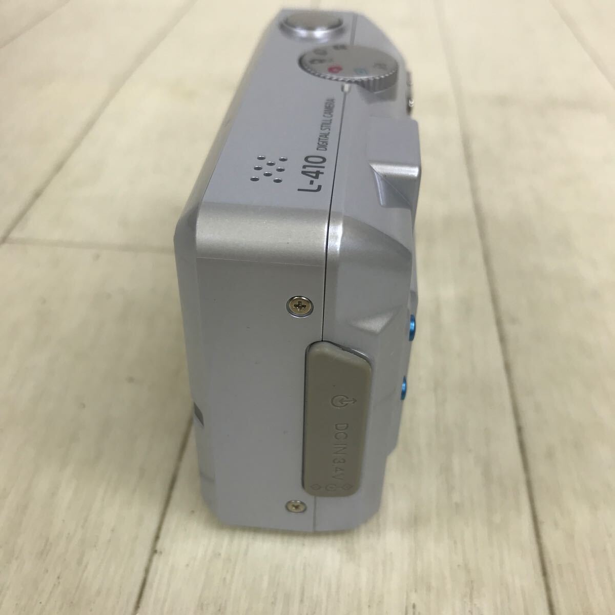 B1893 外装美品 エプソン EPSON L-410 DIGITAL STILL CAMERA デジタルカメラ デジカメ 動作未確認 ジャンクの画像3