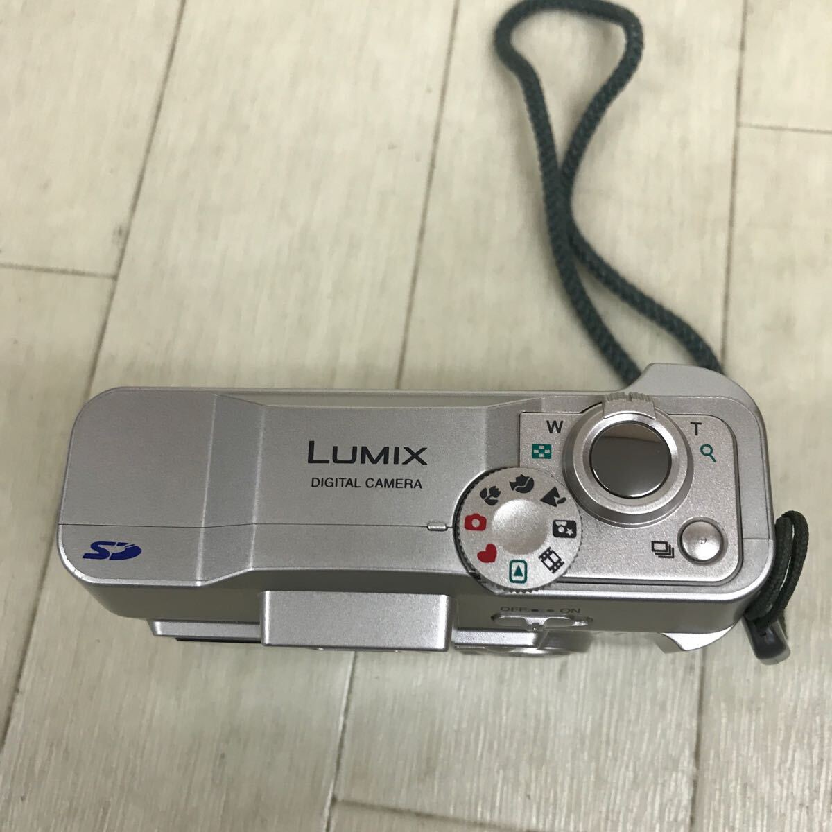 B1942 動作品 Panasonic パナソニック LUMIX DMC-LC33 コンパクトデジタルカメラ 電池式 デジカメ 簡易動作確認済み 現状品_画像6
