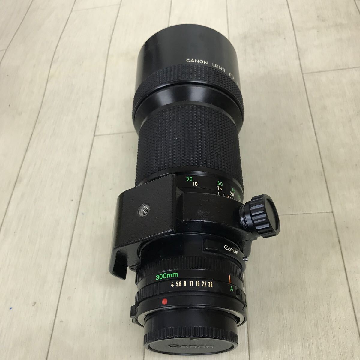 B1967 レトロ Canon LENS FD 300mm 1:4 カメラレンズ FDマウント マニュアルフォーカス 当時物 動作未確認 ジャンクの画像4