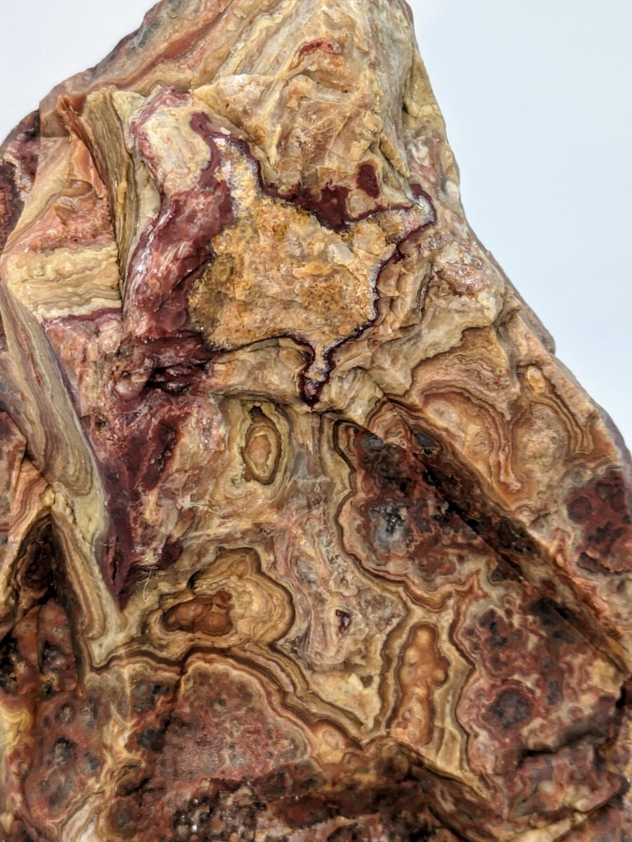 ジャスパー 孔雀石 インカローズ風の紋様 縞メノウ パワーストーン 鑑賞石 水石 自然石 木製台座付き の画像3