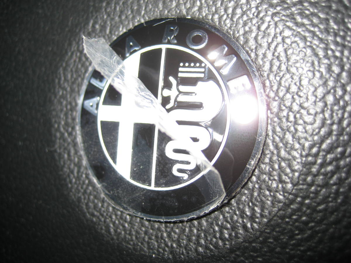 新品! アルファロメオ モノトーン 145 GTV 147 GT 156 エンブレム ステアリング 40mm ハンドル_純正の上から貼っています! GTV