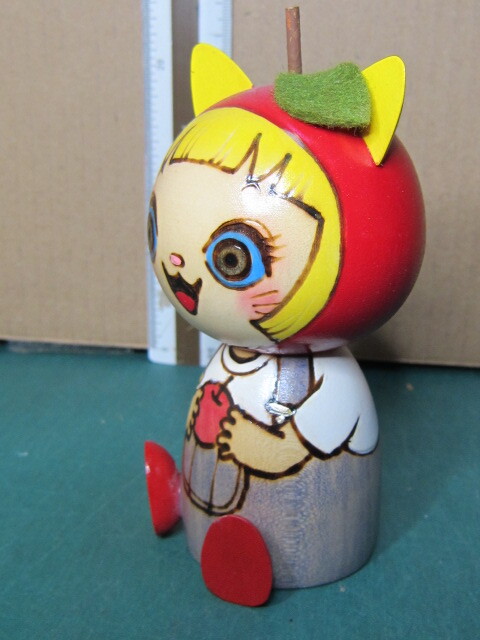 【コケッツ】 cokets こけし その18 / りんご オーバーオール ねこ 人形 ファンシー 可愛い かわいいの画像4