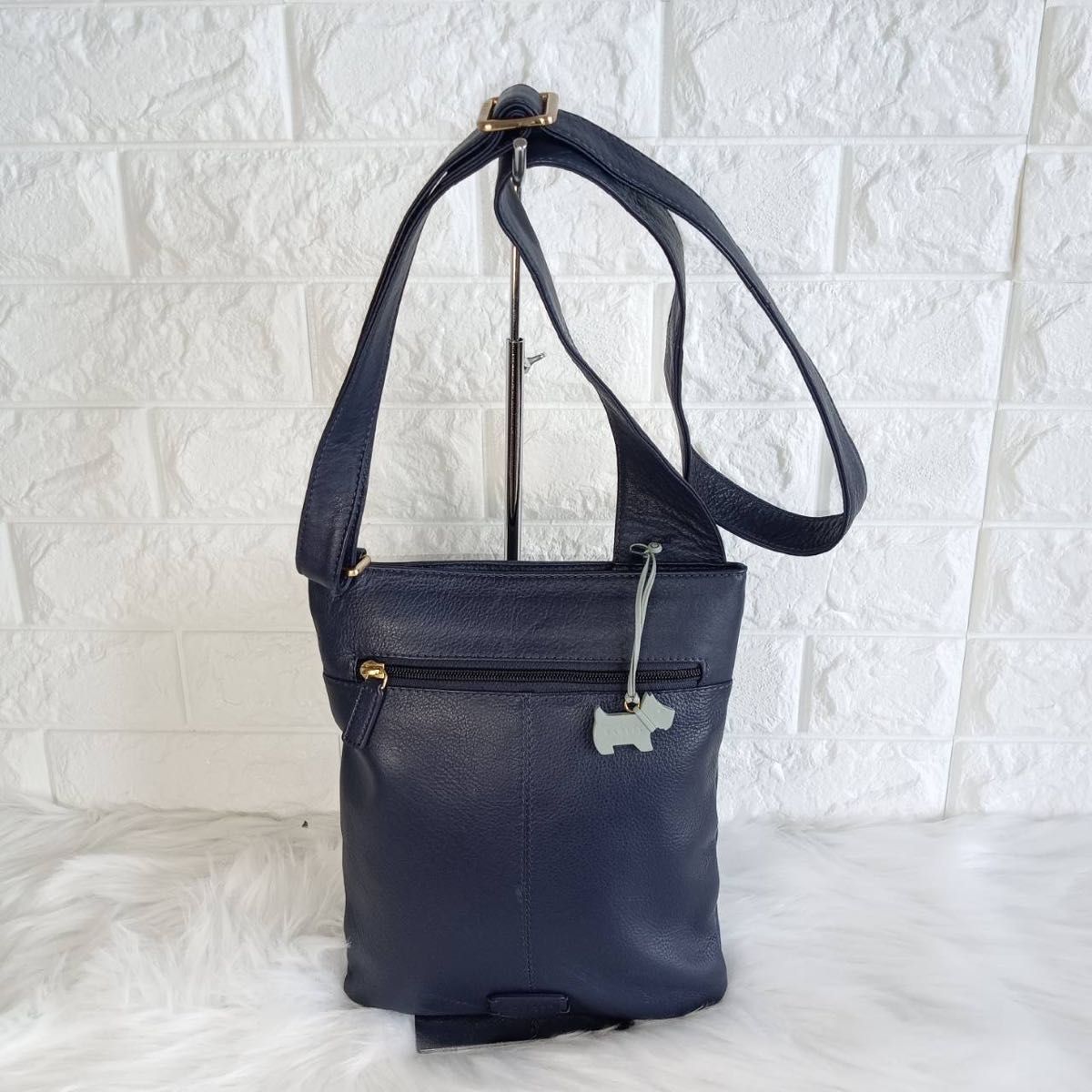 Radley ラドリー☆Loyal スマホ用ショルダーバッグ【送料込】 ラドリー RADLEY ショルダーバッグ - レザー 黒 バッグ