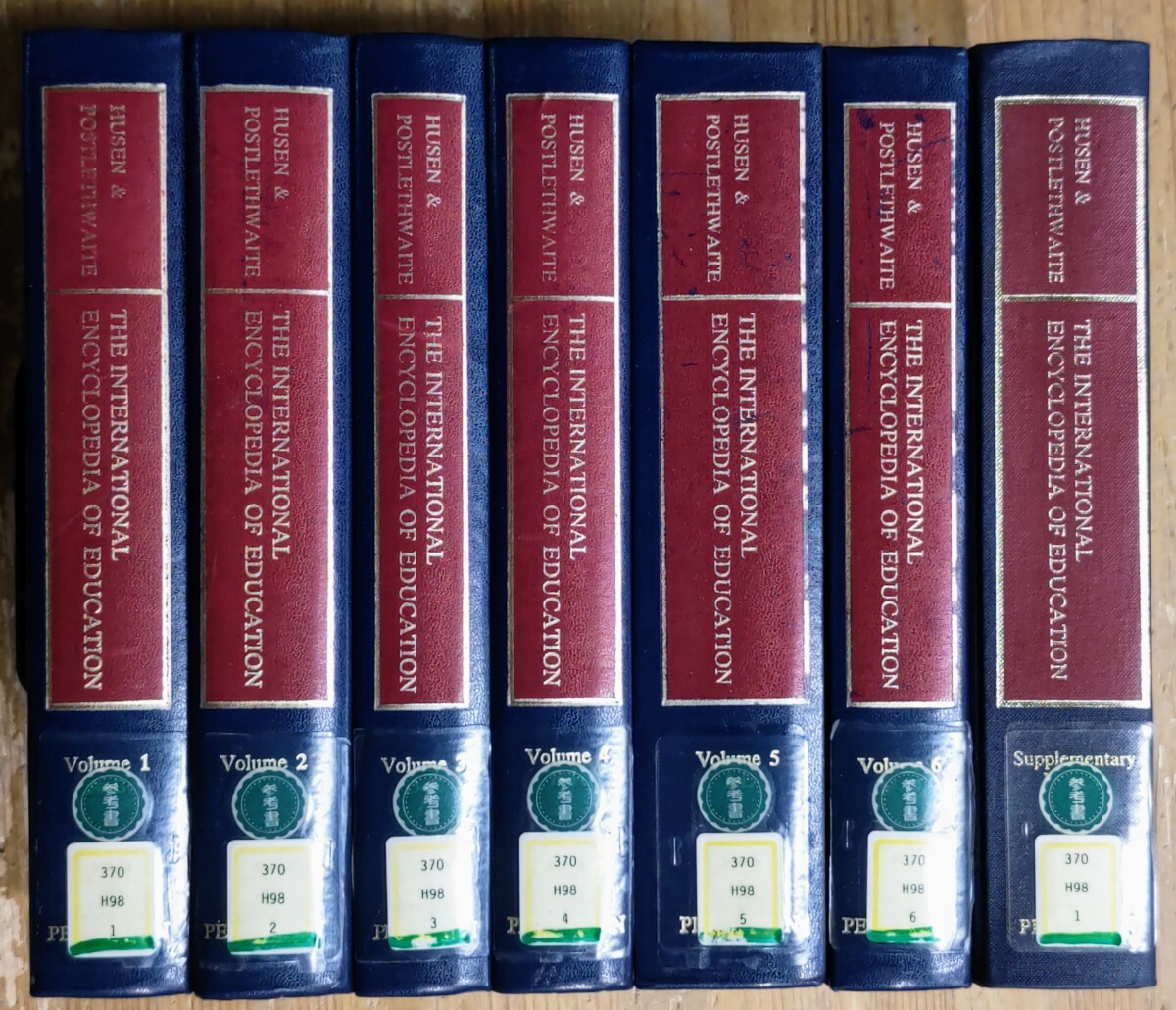 r0415-4.THE INTERNATIONAL ENCYCLOPEDIA OF EDUCATION 1~6+別巻/国際教育百科事典/洋書/辞書/辞典/の画像1