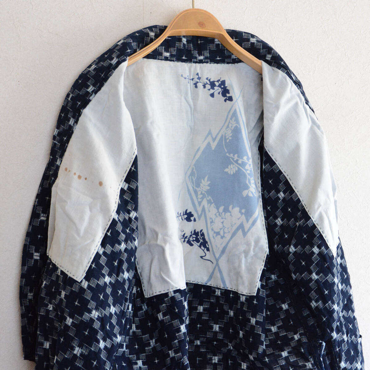 野良着 古布 藍染 絣 木綿 着物 手ぬぐい ジャパンヴィンテージ リメイク素材 昭和 noragi jacket indigo kasuri fabric kimono cottonの画像4