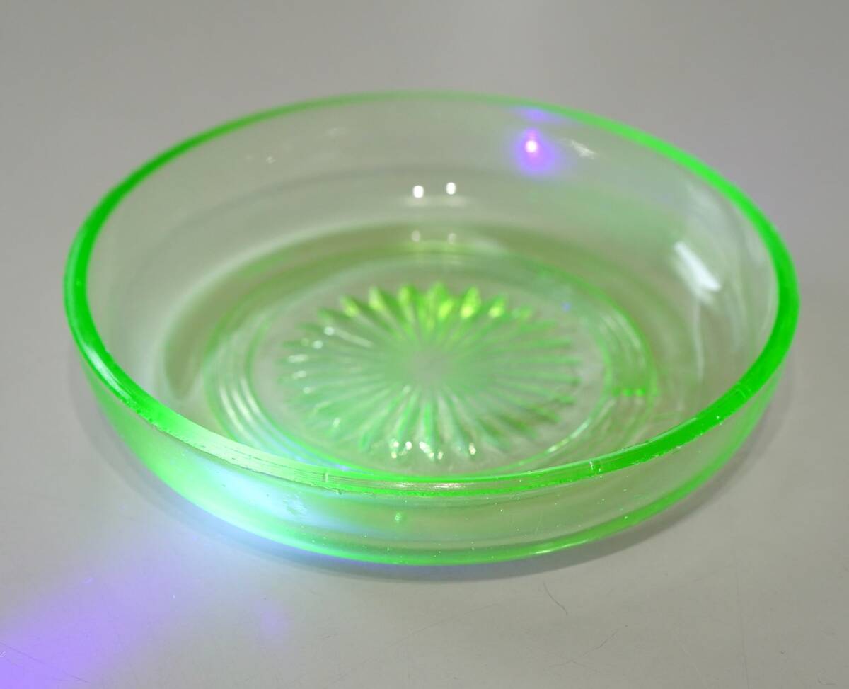 NA6272 ウラン硝子 プレスガラス 小皿 9枚 約12cm 大正 昭和 レトロ アンティーク 緑 検Yの画像5
