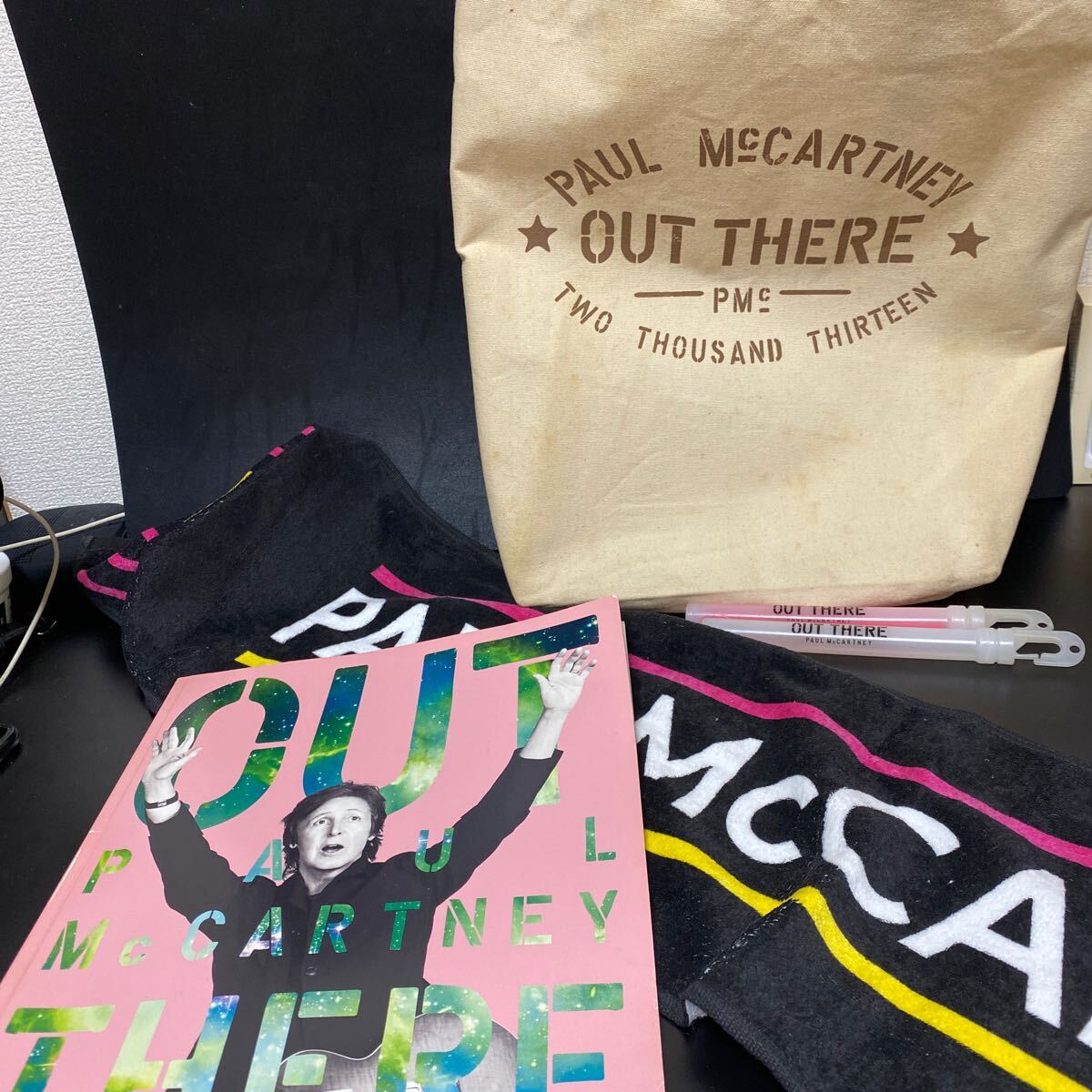 【PAUL McCARTNEY ポール・マッカートニー Out There Tour 】 パンフレット 2013年 3Dメガネ付き ツアーグッズの画像1