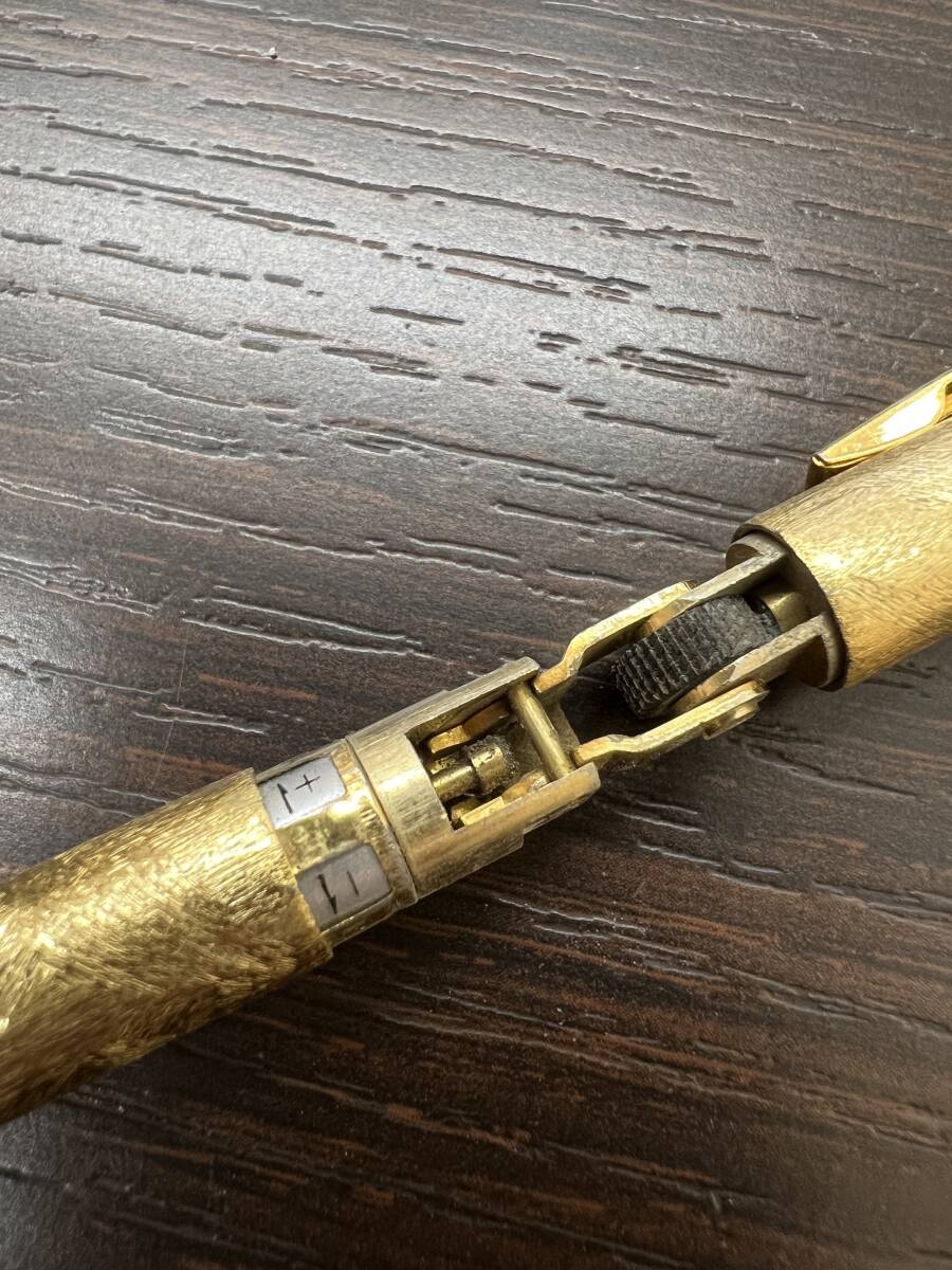 #4491A ガスライター ペン型 ARTBLAZE 日本製 made in japan 珍しいデザイン ゴールドカラー 着火未確認の画像3