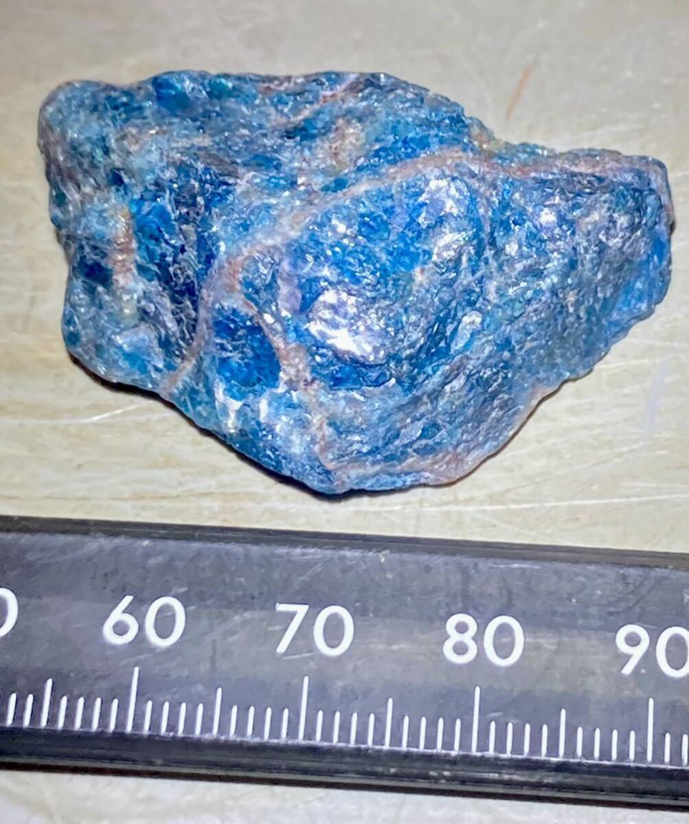 マダガスカル産天然ネオンブルーアパタイト原石24.70gの画像7