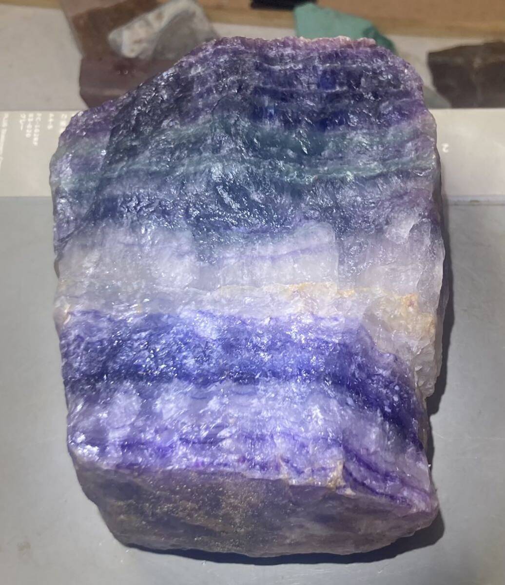 中国産超巨石天然フローライト原石3.66kg3カラー［蛍石］_画像3