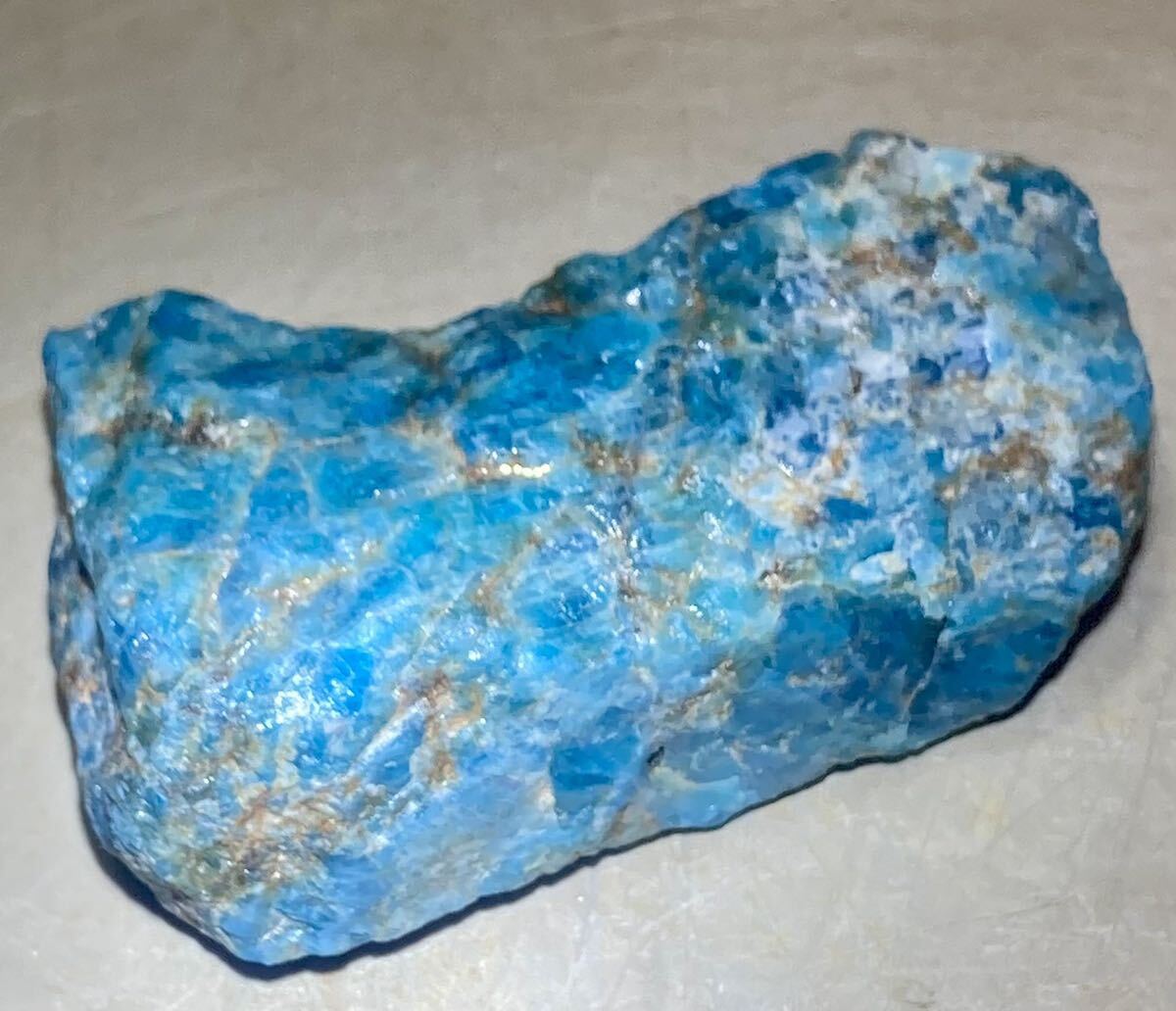 マダガスカル産大きな天然ネオンブルーアパタイト原石88.44g綺麗^ ^の画像6