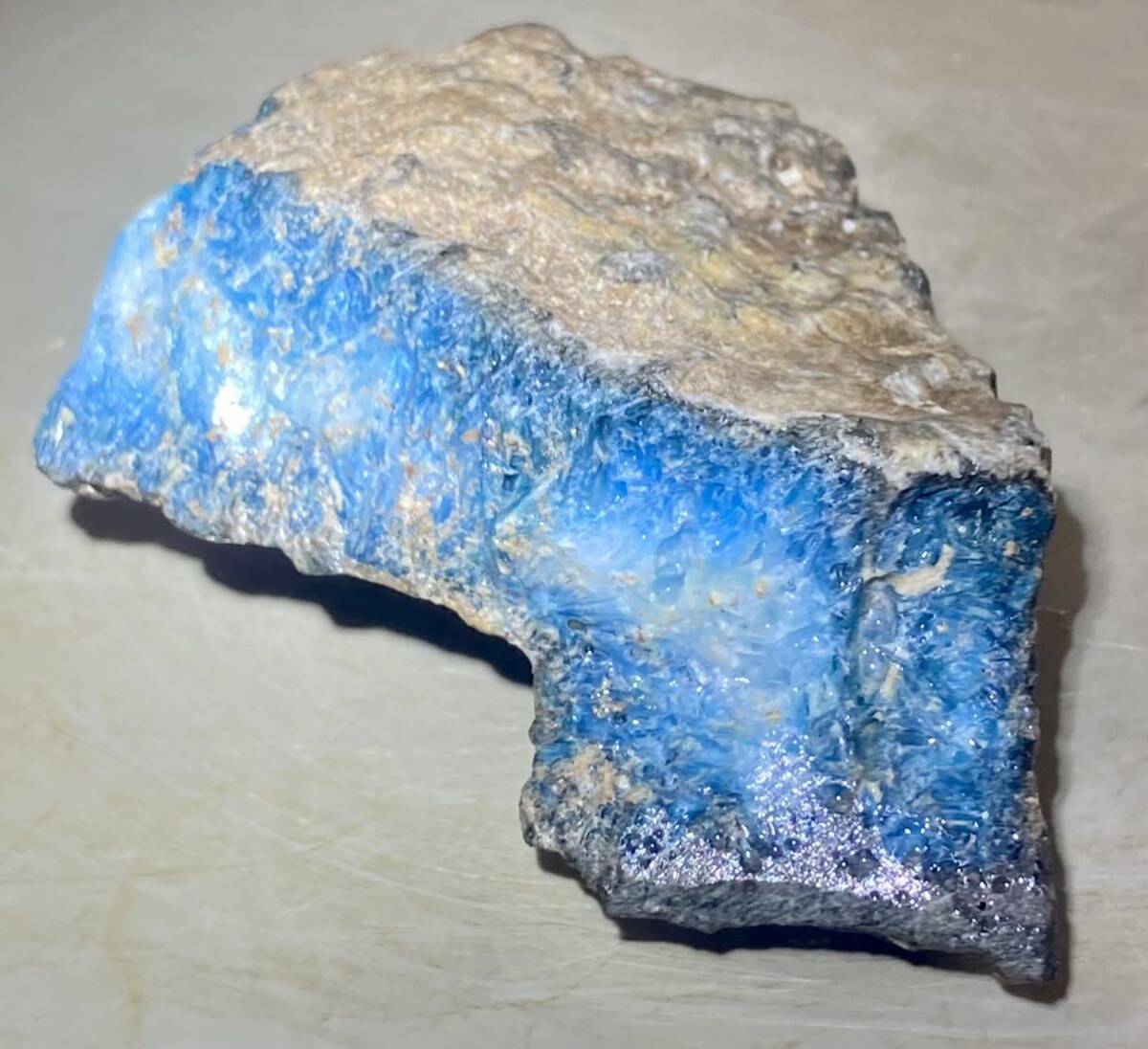 インドネシア産天然ブルーアイス原石190g激レア石