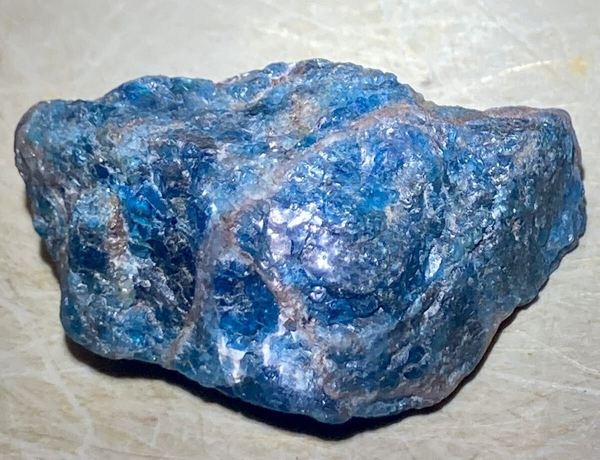 マダガスカル産天然ネオンブルーアパタイト原石24.70gの画像9