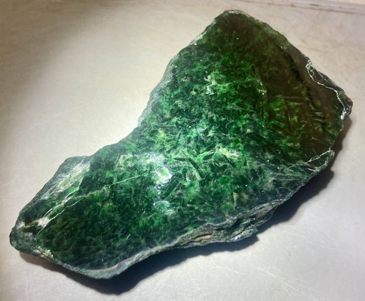 ミャンマー産天然本翡翠原石229g1面カット磨き済み［JADEITE］高品質^ ^綺麗^ ^の画像1