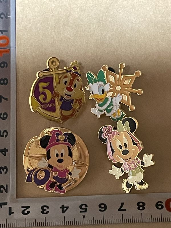  Disney pin badge 4 piece set NO*7
