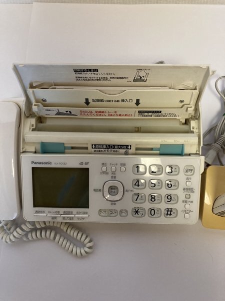 AN24-205 ジャンク扱い Panasonic パナソニック FAX 電話機 KX-PD582 KX-FKD504-W 子機付き 使用感あり ファックス 通電・内線のみ確認_画像2