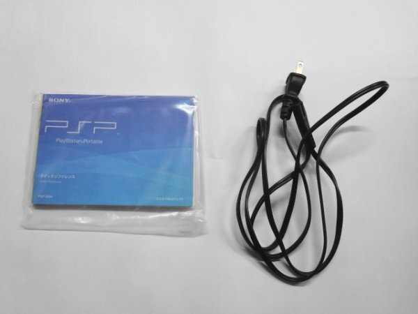 PSP24-005 本体なし ソニー sony プレイステーション ポータブル PSP 外箱 取説 コード PSP-2000 CW レトロ ゲーム 使用感あり 付属品のみの画像3