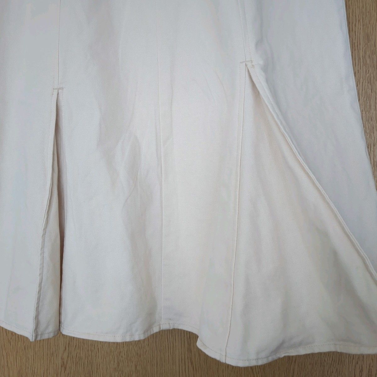 w closetダブルクローゼット　裾タックスカート　綿100% フリーサイズ　オフホワイト  ロングスカート ハイウエスト