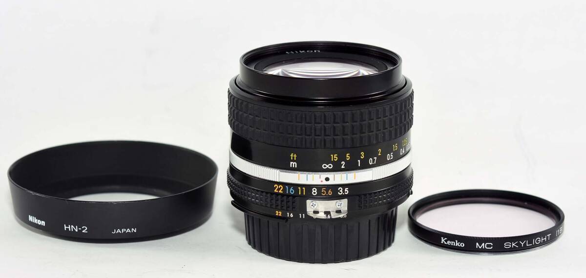 美品 Nikon Ai-S NIKKOR 28mm f3.5 一眼レフカメラ用広角レンズ マニアルフォーカス 純正フード HN-2 デジカメでフルサイズの高級レンズの画像2