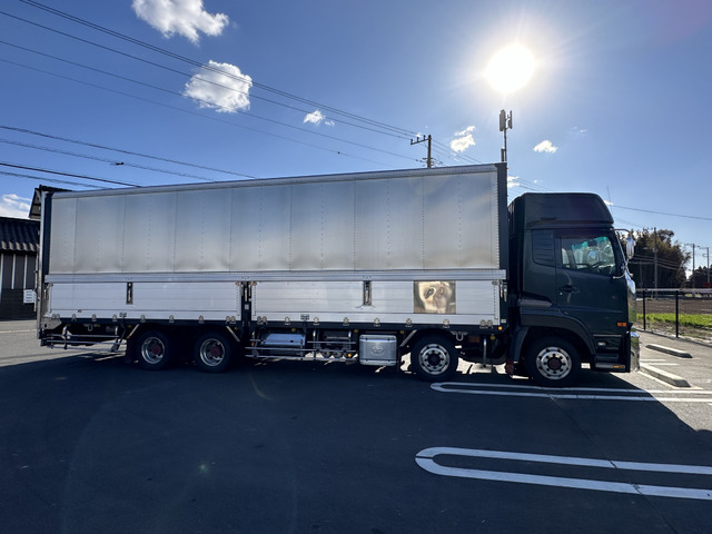 平成25年 UDトラックス クオン_画像の続きは「車両情報」からチェック