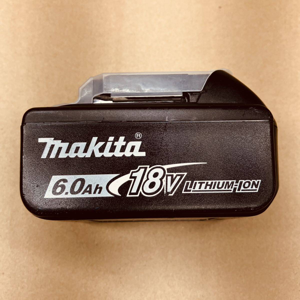 886 中古 純正品 マキタ 充電池 18V 6.0Ah BL1860B リチウムイオン バッテリー makitaの画像1