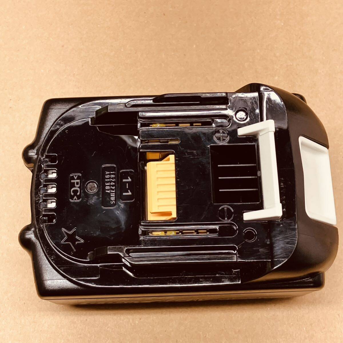 000 未使用 純正品 マキタ 充電池 18V 6.0Ah BL1860B リチウムイオン バッテリー makita セットバラシ品の画像4