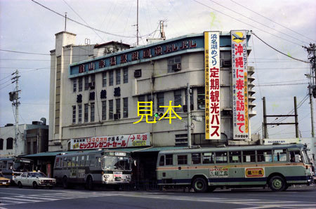 [鉄道写真] 遠州鉄道新浜松駅の地上時代の駅舎,浜松市営バス (1725)_画像1