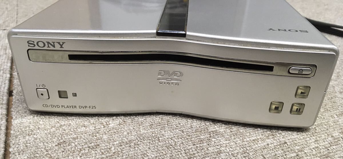 N 家電6】SONY ソニー CD/DVDプレーヤー DVP-F25 2003年製 映像機器 シルバー リモコン/外箱なし 美品 通電確認済 現状_画像2