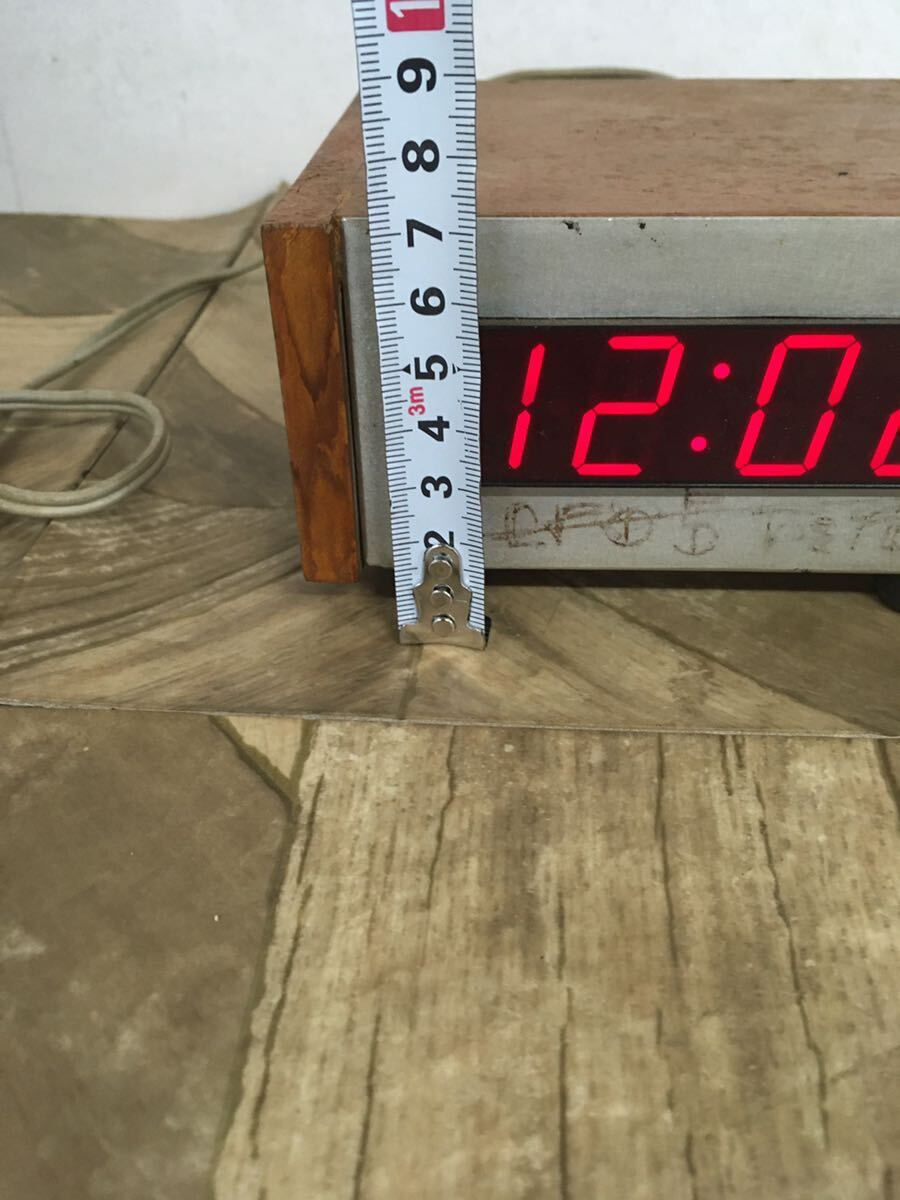 N 家電6】昭和レトロ！ デジタル 置き時計 インテリア 小物 木製 木目 アンティーク 通電確認済 メーカー不詳 切り替え式 当時物 現状の画像10