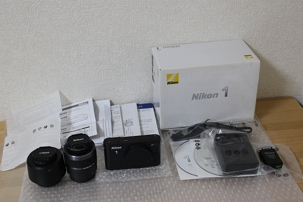 ★美品！Nikon 1 J1 ダブルズームキット ブラック★_画像1