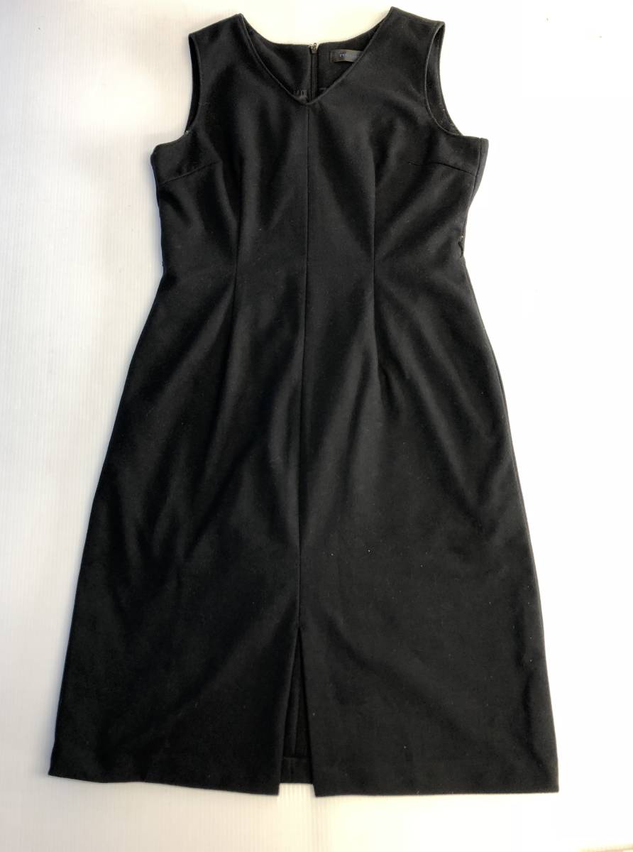 【美品!】 ★ PIKABIA ★ シンプルな黒ワンピース ノースリーブ 前スリットあり (KN06L401)