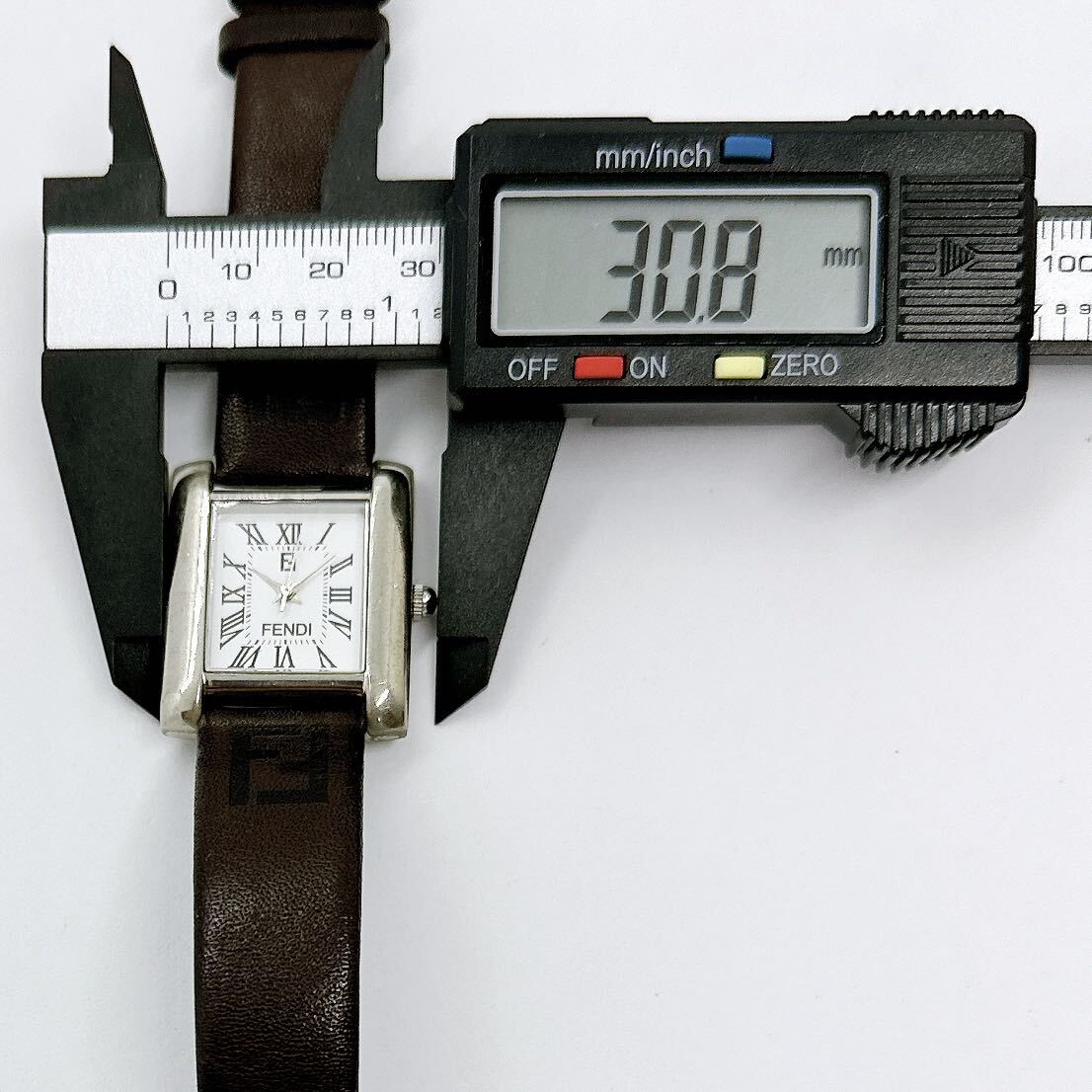 04154 フェンディ FENDI 1D/2577 レディース 腕時計 クォーツ 電池式 QZ スクエアの画像9