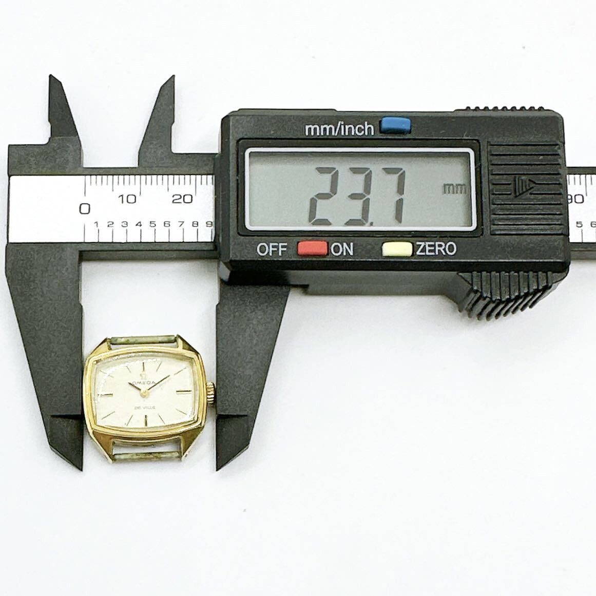 04126 オメガ OMEGA 稼働品 デビル DE VILLE レディース 腕時計 手巻き ゴールドカラー アンティーク ヴィンテージ_画像4