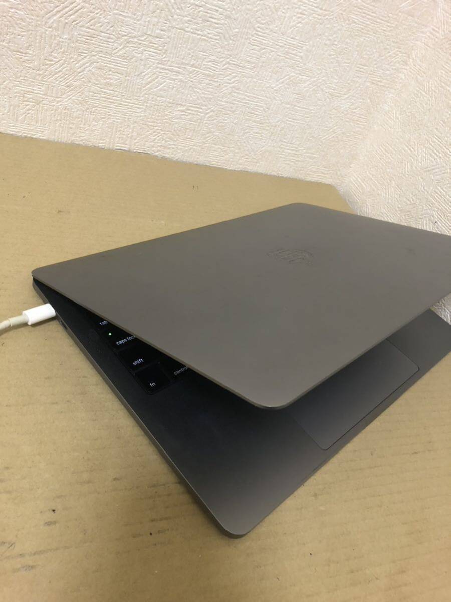 【液晶 ：ノイズ】Touch Bar MacBookPro Retina 13インチ2016 Four Thunderbolt3 Port /Core i5/SSD 256 GB/メモリ8 GB ジャンクの画像3