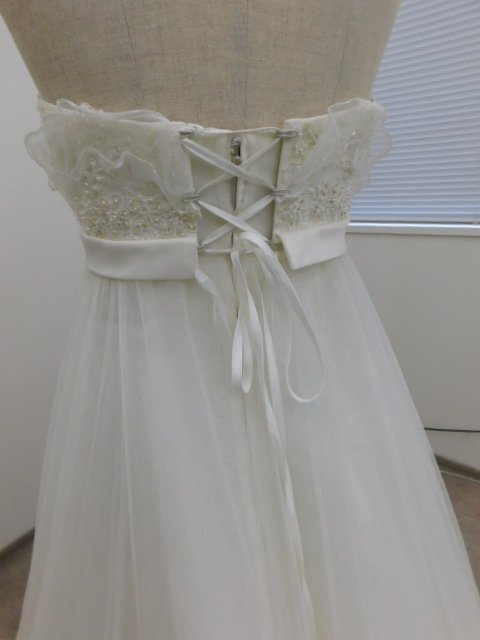 〔楽布〕P28886　「Libra Libera」ウエディングドレス　白ドレス　ｃ_画像4