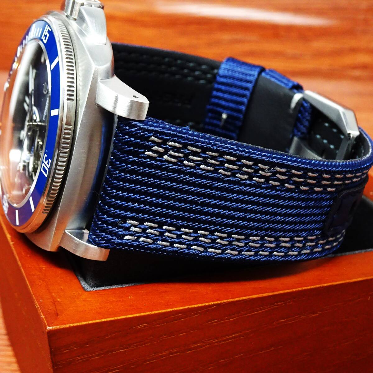 送料無料・〓新品〓腕時計 パガーニデザイン PAGANI DESIGN 機械式・NH39Ａ・オープンハート・オマージュウォッチ・サファイア・PD-1736・Bの画像9
