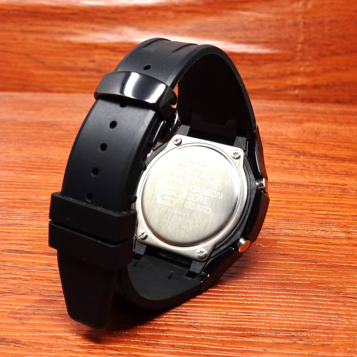 送料無料・新品・Gショックカスタム本体付きGA2100海外ステンレス製ツートンベゼル＆ブラックシリコンラバーベルト腕時計・カシオークの画像5