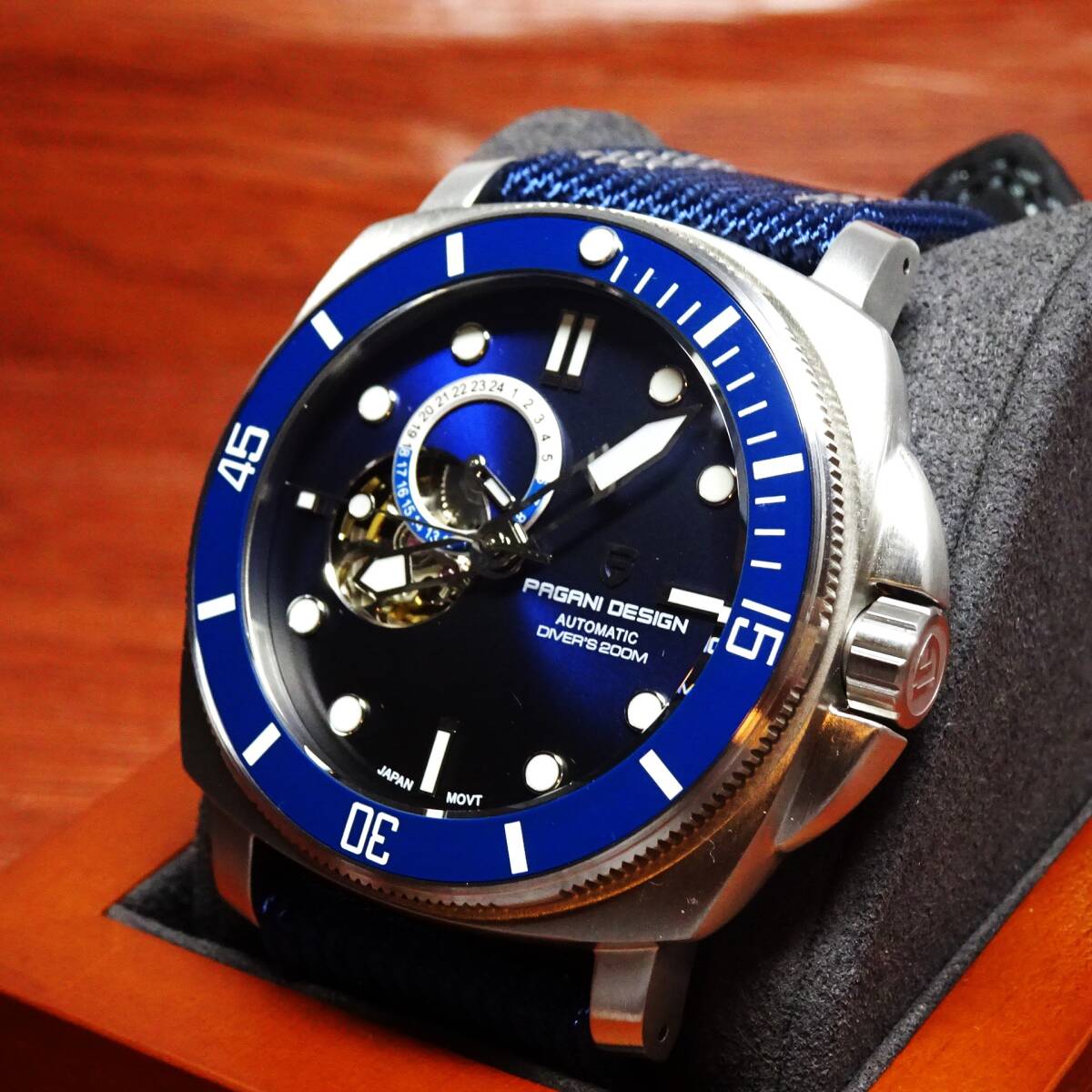 送料無料・〓新品〓腕時計 パガーニデザイン PAGANI DESIGN 機械式・NH39Ａ・オープンハート・オマージュウォッチ・サファイア・PD-1736・Bの画像3